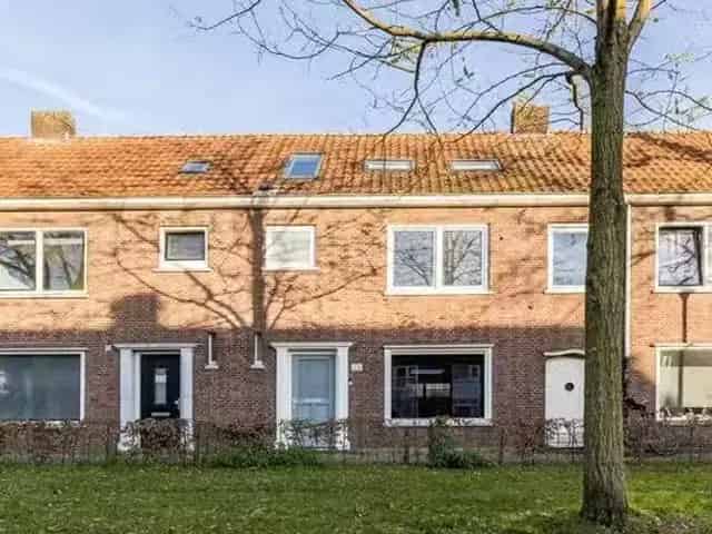 Te Koop: Ruime 5 Slaapkamer 2-onder-1-kapwoning Tilburg