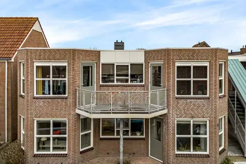 Appartement te koop Beverwijk: Instapklare benedenwoning met tuin