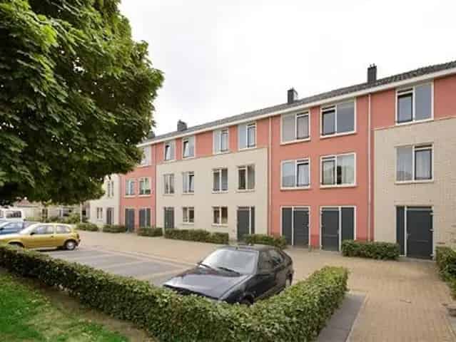 Moderne woning met nieuwe badkamer en toilet in Enschede