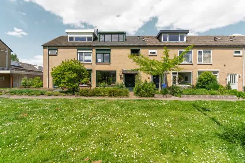 Huis te koop Sportlaan Bemmel: Ruime gezinswoning met 4 slaapkamers