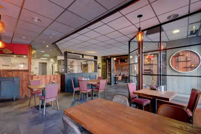 Horecaruimte te Huur Surhuisterveen: Restaurant met 50 Zitplaatsen