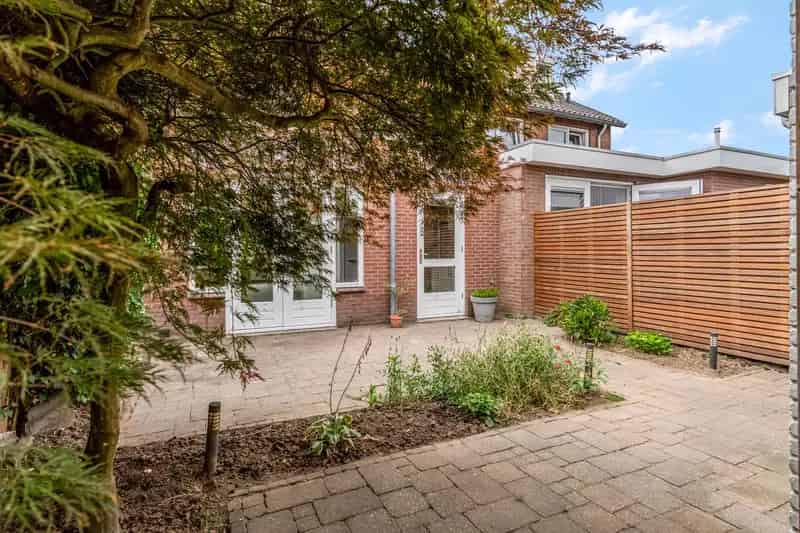 Huis te koop Elst: Ruime Tussenwoning met Vrij Uitzicht