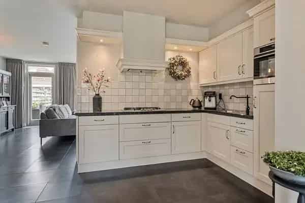 Luxe woning Nieuwe Tonge met grote garage verdieping