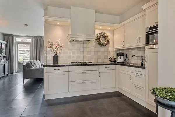 Luxe woning Nieuwe Tonge met grote garage verdieping
