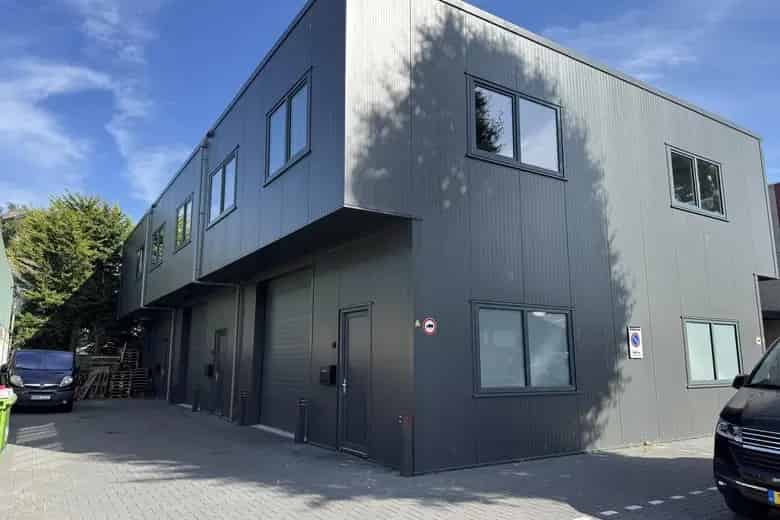 Bedrijfsruimte 35m2 te huur Alkmaar Opslag Betonvloer Overheaddeur