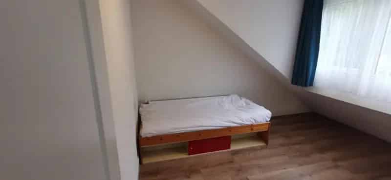 Kamer te huur in Utrecht: Ruime kamer voor 1 vrouw