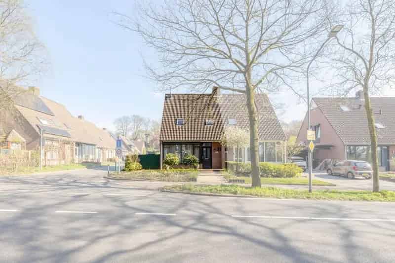 Ruime woning Herungerberg 3 slaapkamers grote garage 12 zonnepanelen