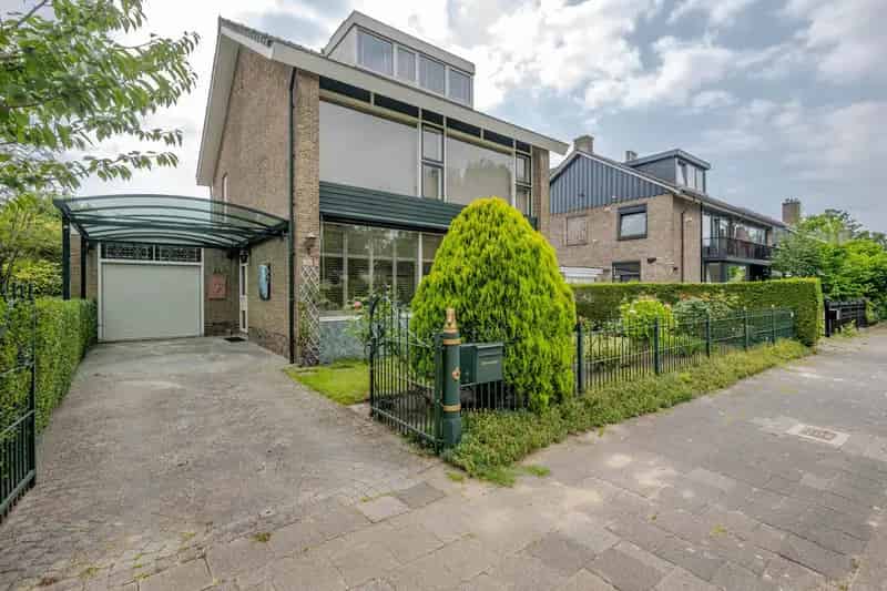 Vrijstaande woning met garage te Rotterdam Pendrecht