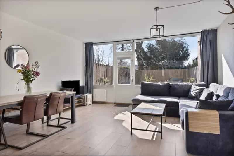 Moderne Tussenwoning te Koop Apeldoorn 3 Slaapkamers Zonnige Tuin Energielabel C
