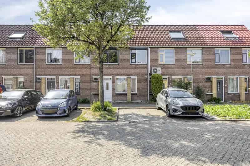 Lichte woning met zonnige tuin in rustige buurt