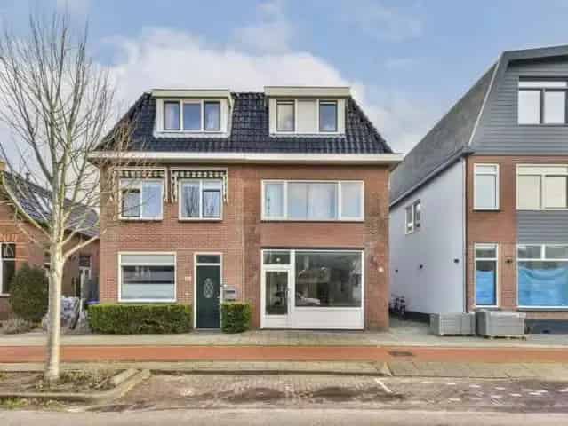 Ruime begane grondwoning Santpoort Noord nabij winkels en scholen