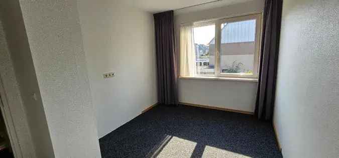4 Kamer Huis 107m2 Hoorn: Ruime woning met garage, geschikt voor personeel