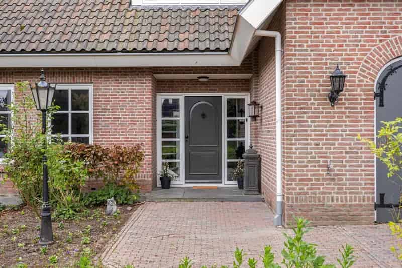 Vrijstaande woning Steenbergen 4 slaapkamers grote garage tuin op het zuiden