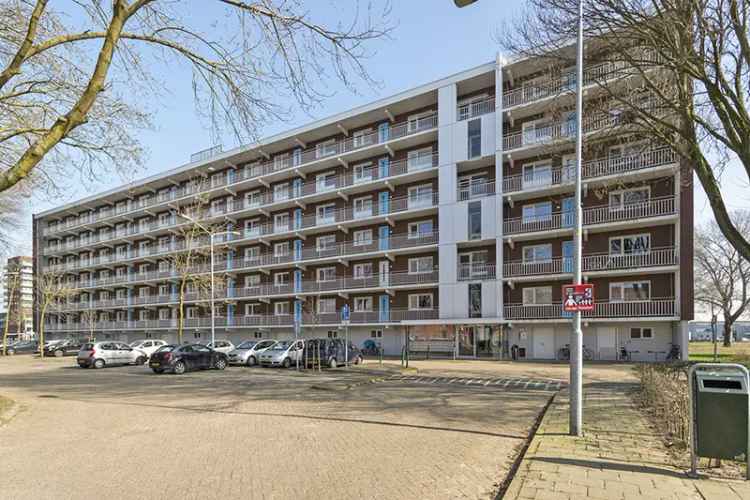 Ruim appartement nabij Winkelcentrum Hoge Vucht