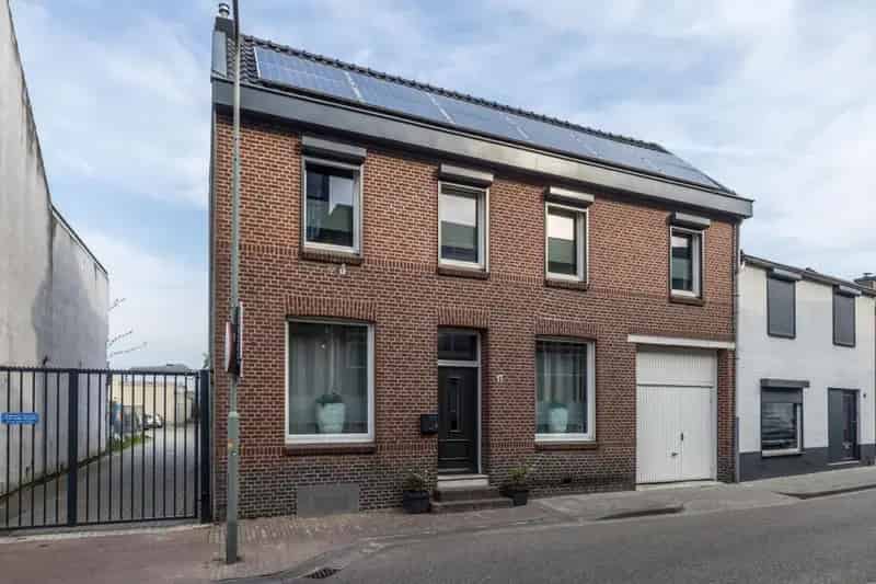 Halfvrijstaand woonhuis Schinveld 4 slaapkamers garage tuin