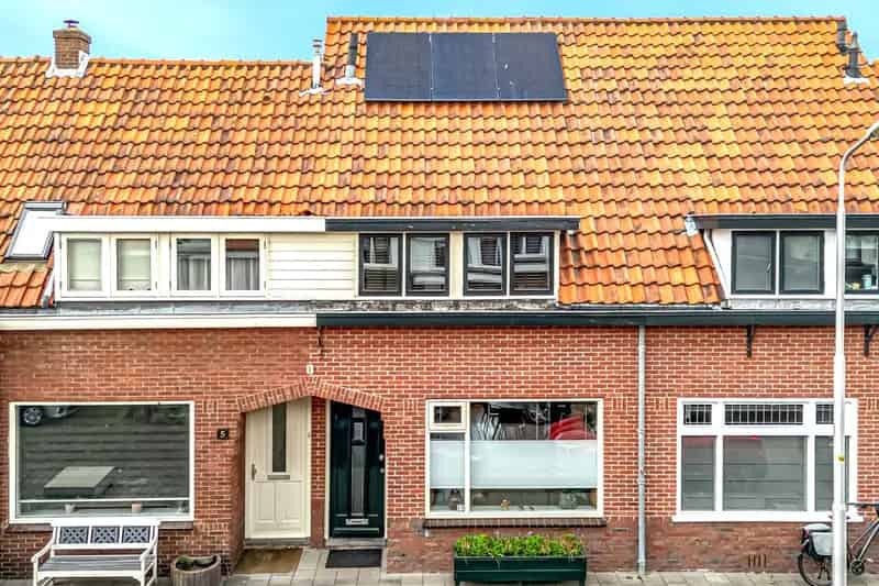 Jaren 30 woning te koop: Ruime woning met 4 slaapkamers en diepe tuin