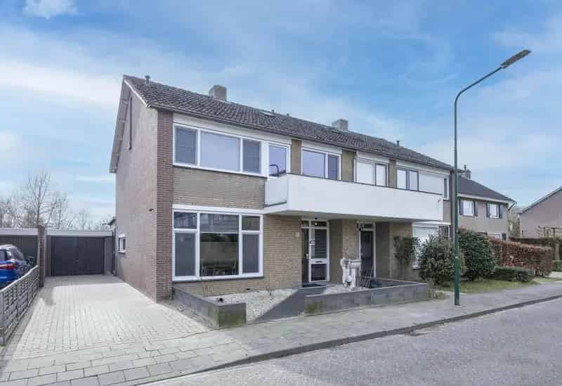 Huis Te Koop , 21, Hazenberg, Alphen, Noord-Brabant