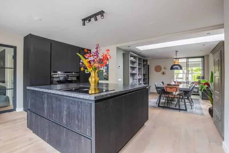 Moderne woning te koop in Elst  Nabij NS station