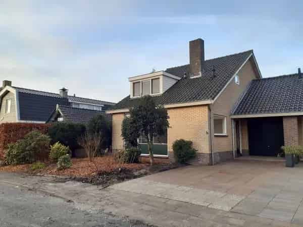 Te Huur Kamerik: 4 Slaapkamers Grote Tuin 150m2
