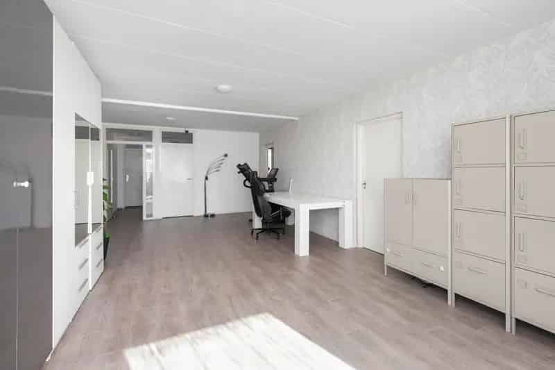 Ruim appartement Schiedam 4 slaapkamers balkon zuiden