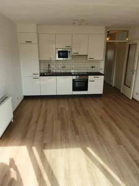 Ruim 3 Slaapkamers Appartement Nabij A9 A10 Osdorpplein