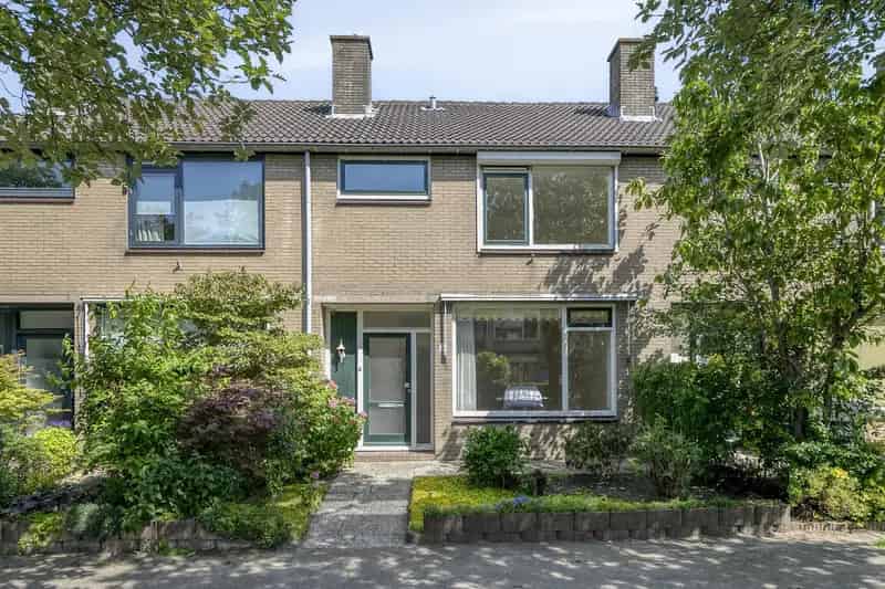 Eengezinswoning Oud-Beijerland 4 slaapkamers zonnige tuin