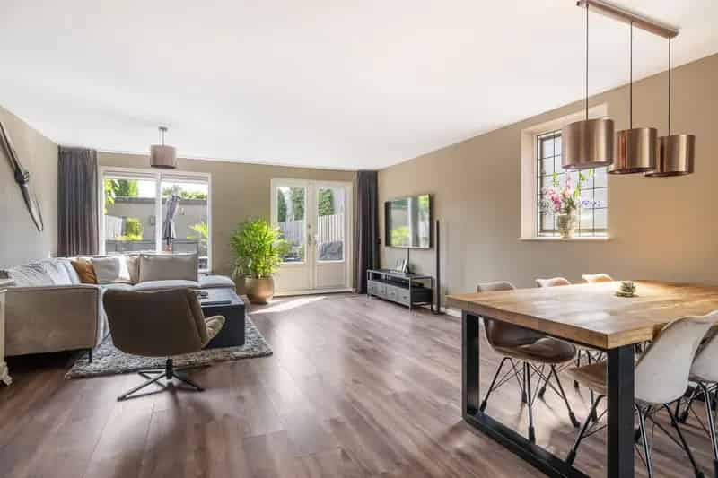 Ruime Eindwoning 3 Slaapkamers Snel en Polanen