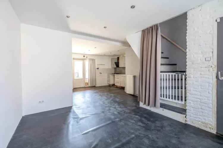 Renovatieproject Schinveld: 3 Slaapkamers, Garage, 293m² Perceel