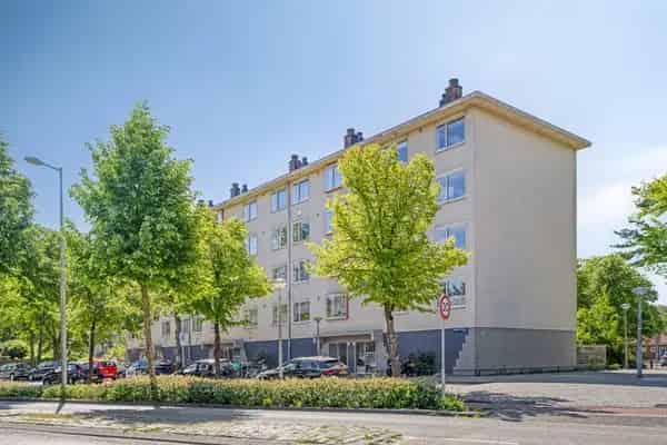 Amsterdam Nieuw-West: Gerenoveerd 4-kamer appartement 70m²