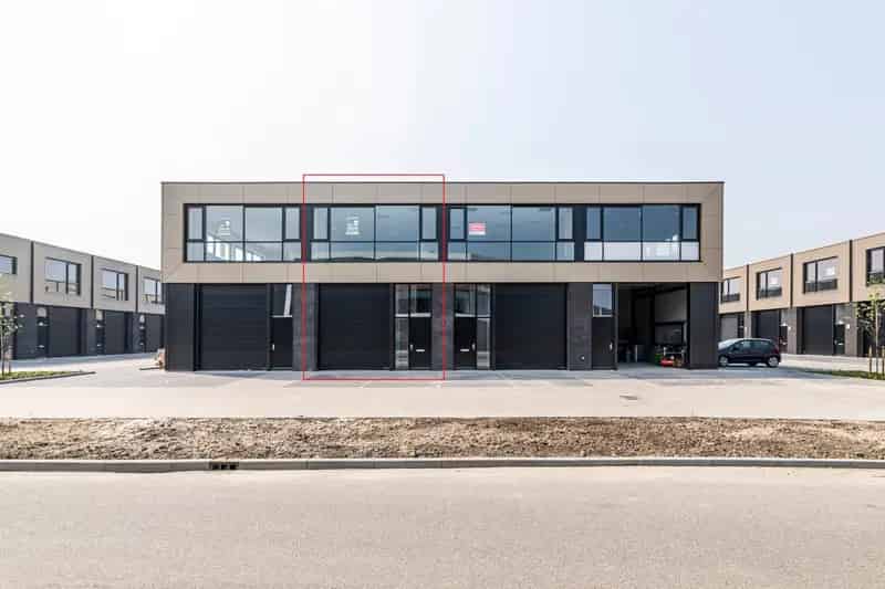 Bedrijfshal Dordrecht te huur 74m2 begane grond 74m2 verdieping