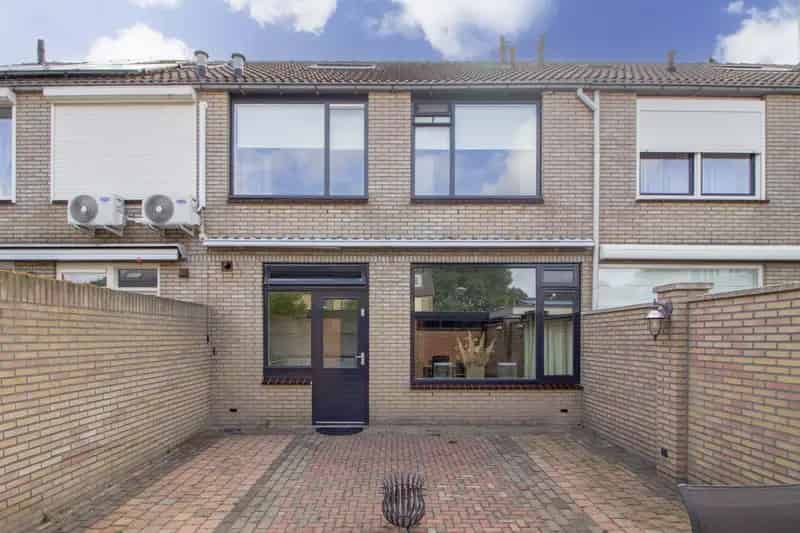 Ruime gezinswoning te koop in Bunschoten-Spakenburg