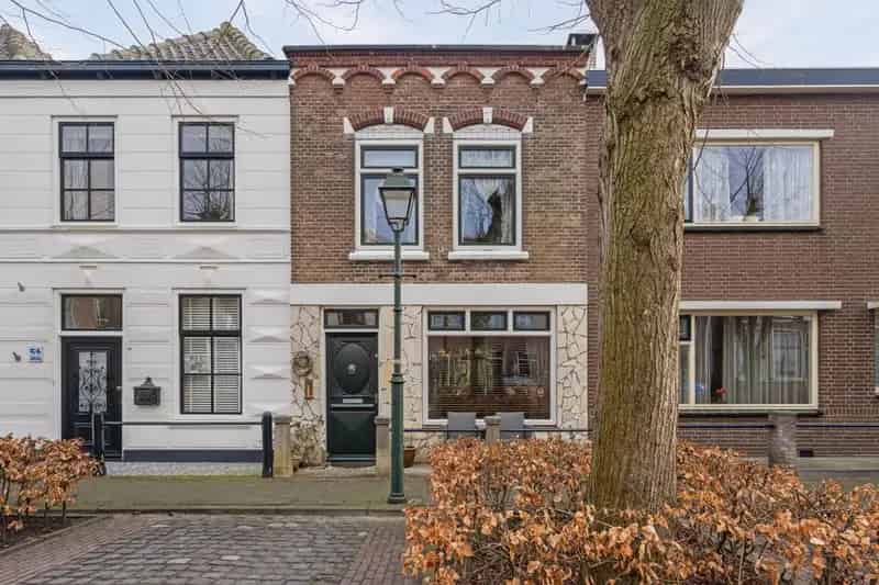 Tussenwoning Colijnsplaat Authentiek Karakter Diepe Tuin Bijgebouw