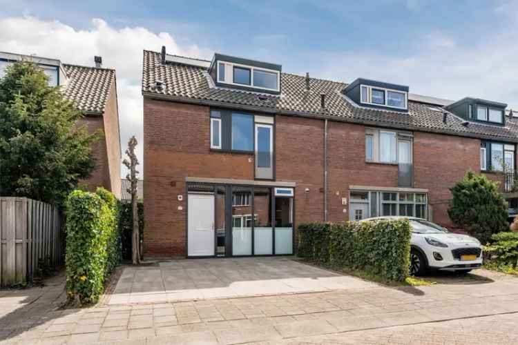 Huis te koop Brielle: 4 slaapkamers, uitbouw, diepe tuin