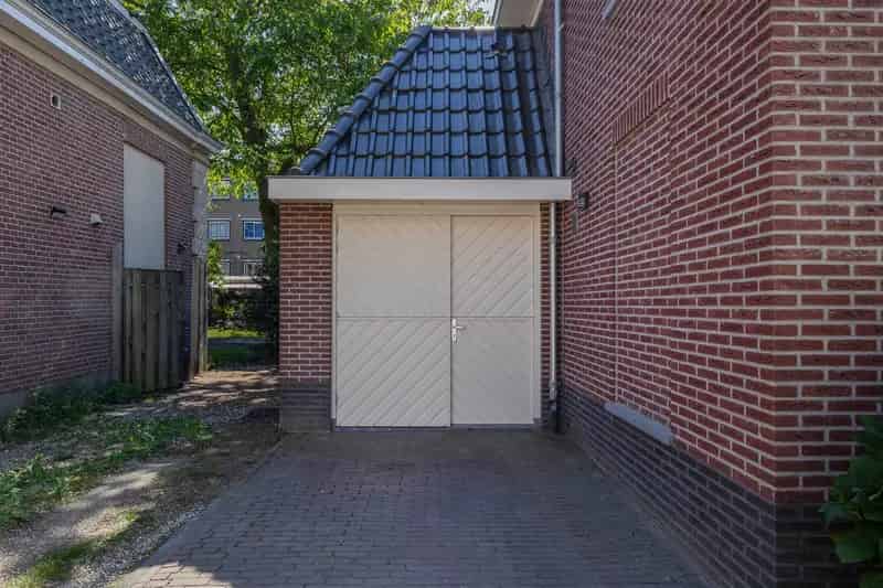 Huis te koop Wageningen Centrum: Ruimtelijk herenhuis met garage en veranda