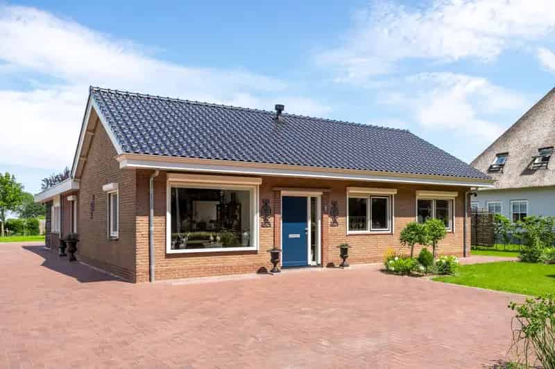 Bungalow te Ammerzoden met 4 slaapkamers en 2 badkamers