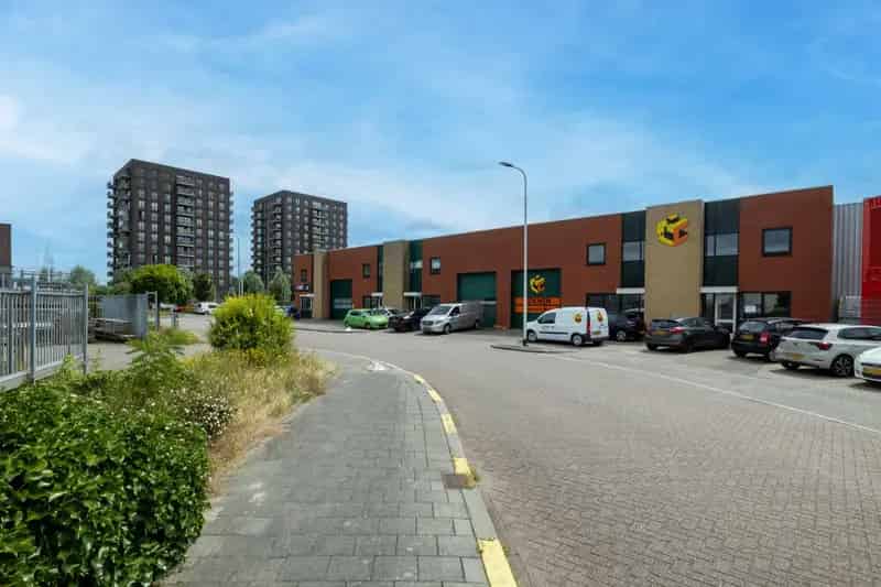 Bedrijfshal Ridderkerk 310m2 te huur Kantoor 2 parkeerplaatsen