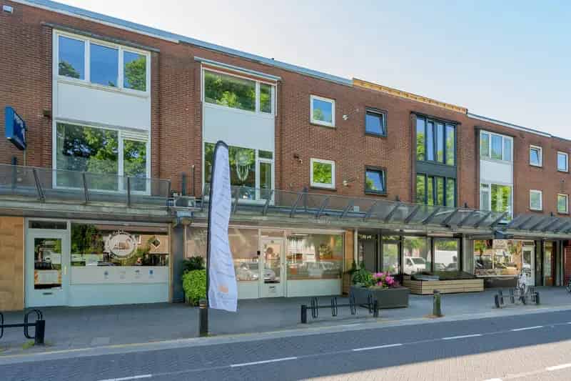 Wonen en Werken in Zeist: Ruime Winkel Bedrijfsruimte met Woning en Dakterras