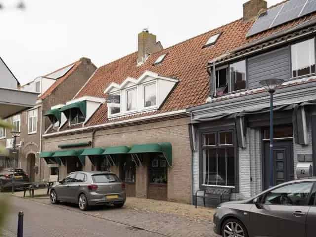 Bovenwoning Yerseke: Luxe Badkamer Dakterras Twee Slaapkamers