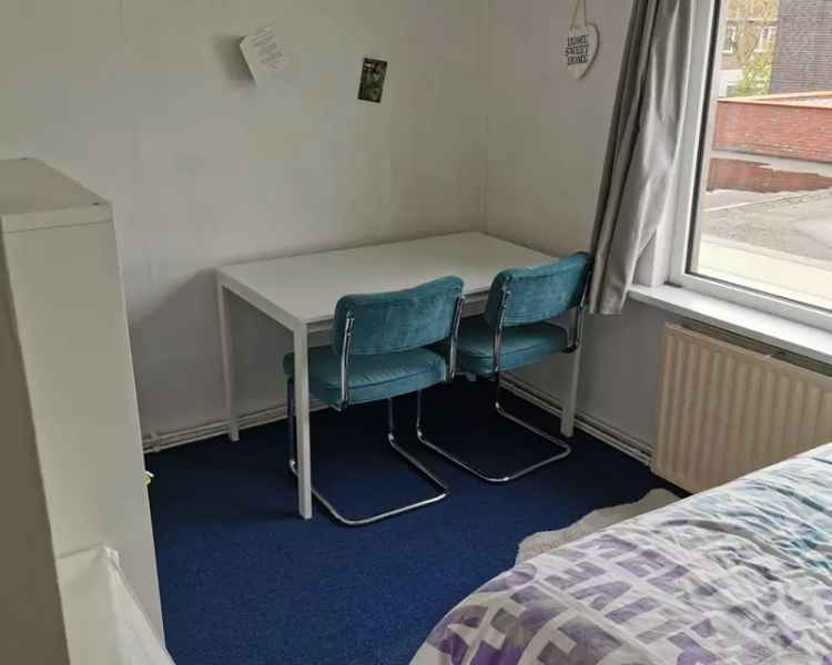 Nette Kamer met Mooi Uitzicht Nabij Universiteit