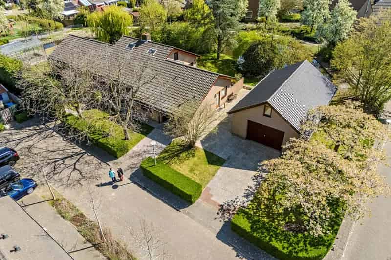 Riante Vrijstaande Woning Schipluiden 254m²