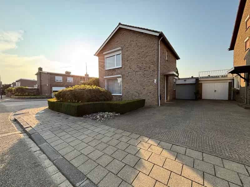 Ruime woning met veel potentieel te Sittard