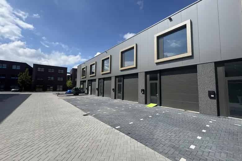 100m2 Bedrijfsruimte te Koop Almere A6