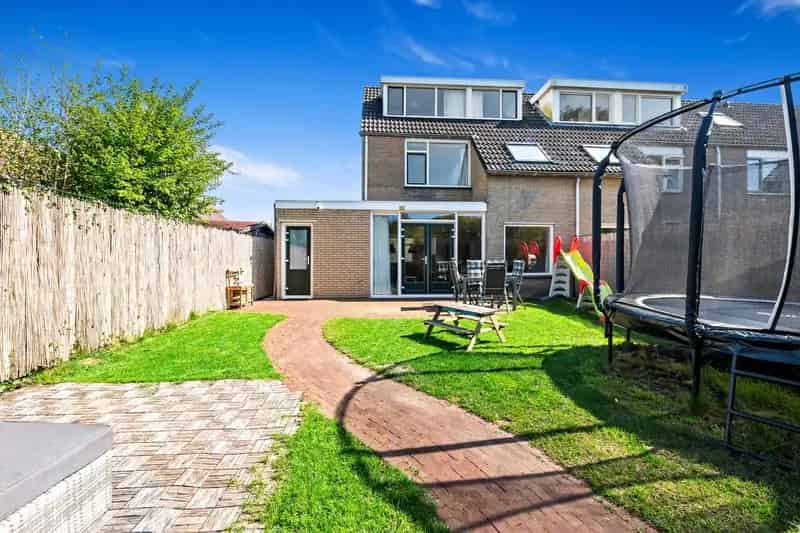 6 Slaapkamers Ruime Hoekwoning  Groene Wijk Nabij Den Haag