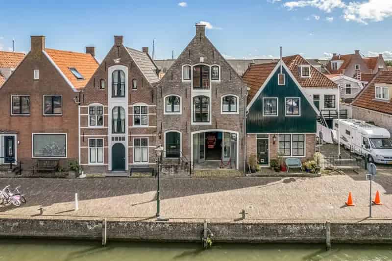 Beleggingspand Monnickendam: Grachtenpand te Koop