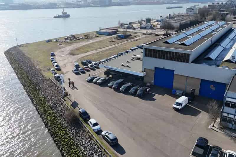 Bedrijfshal te Huur Vlaardingen 3500m² Opslag Kantoor