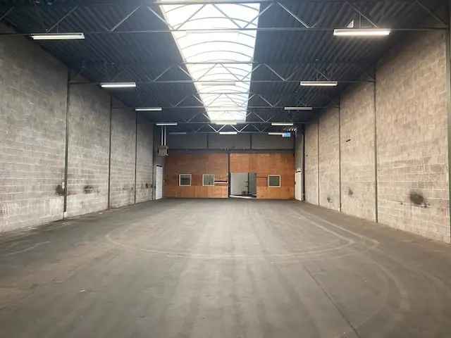 Bedrijfshal te Huur Oud Beijerland 565m2 Kantoor 115m2