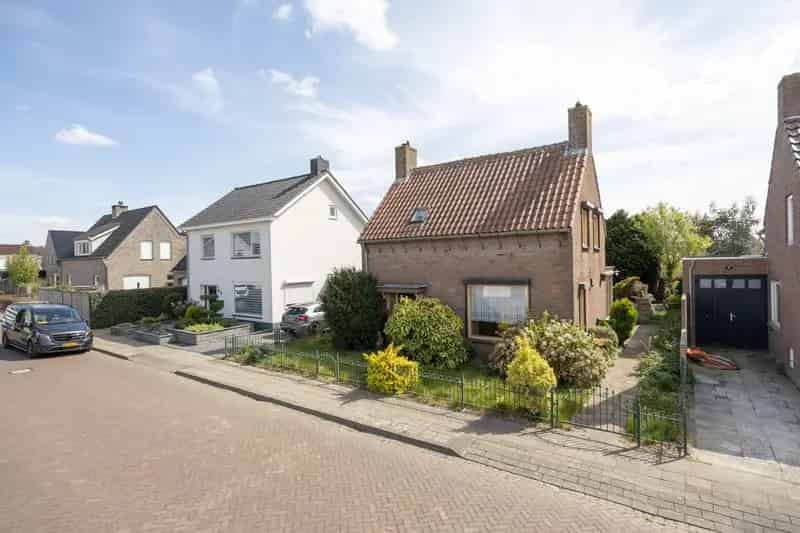 Huis te koop Rucphen  Kluswoning met 3 slaapkamers en tuin