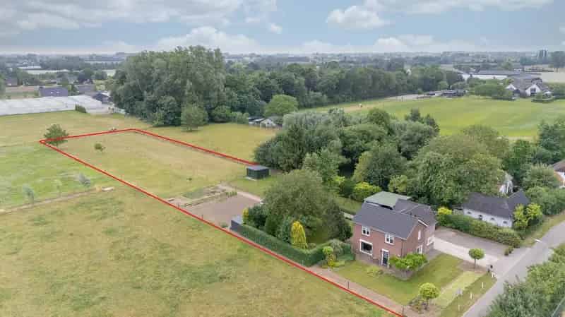 Vrijstaande woning Groessen 4 slaapkamers grote tuin