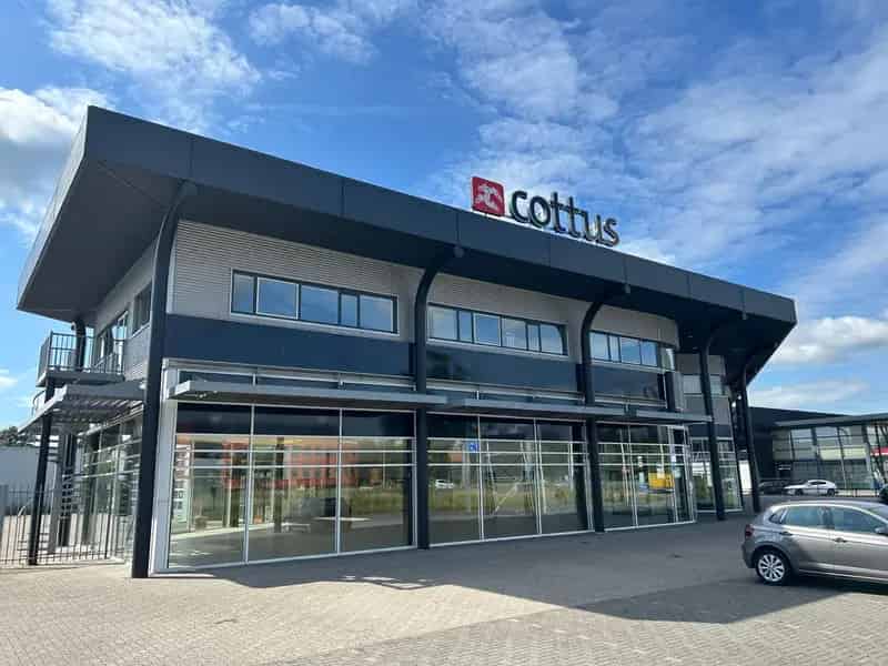 Bedrijfshal te Huur Almelo 978m² Showroom Werkplaats Kantoor