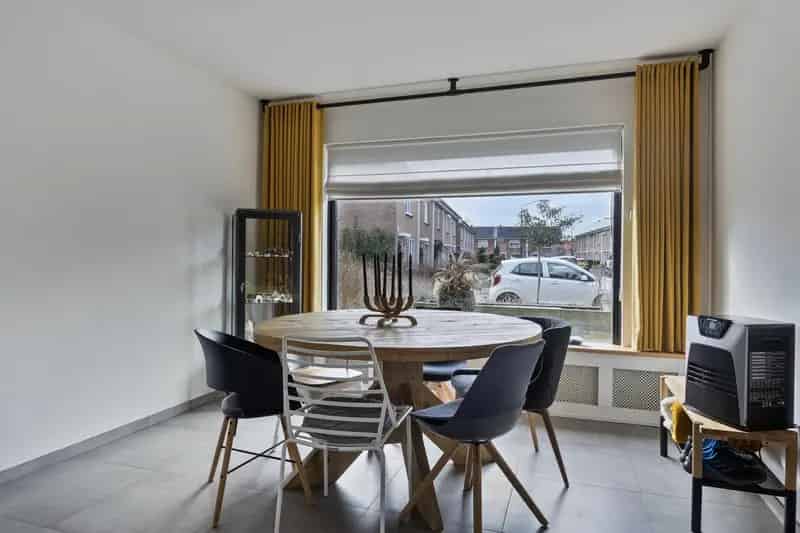 Moderne 3 Slaapkamer Middenwoning Sprang Capelle